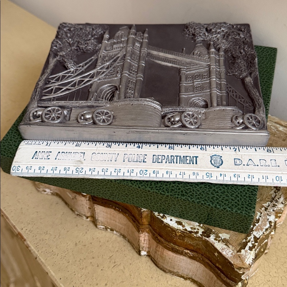 MARCUS DESIGNS London Tower Bridge Handmade in England Wall Relief - Picture 8 of 12